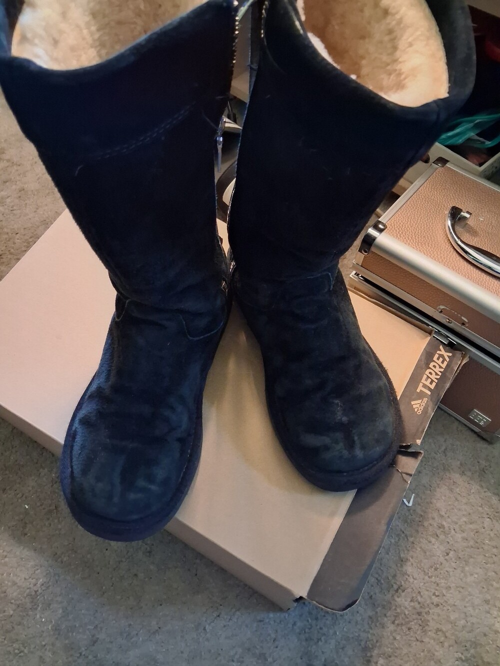 Womans UGG Cargo III black Suede Boots Excellent Condition Size 7